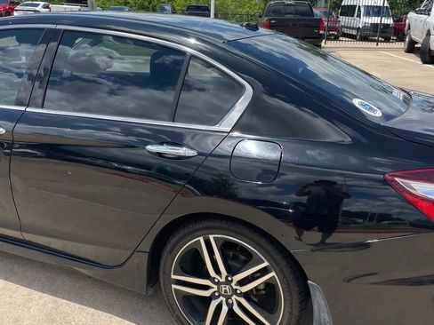 Used 2017 Honda Accord Touring image 6