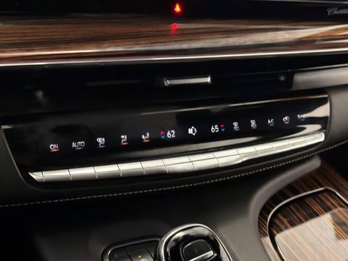 Used 2024 Cadillac Escalade ESV Luxury AWD/4WD image 31