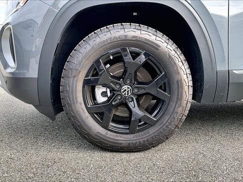 Used 2025 Volkswagen Atlas Peak Edition SE AWD/4WD image 8
