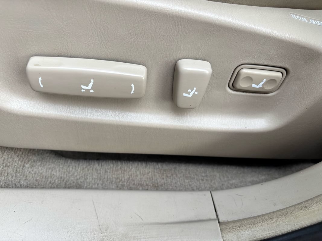 Used 2000 Lexus RX 300 w/ Limited Pkg FWD image 14