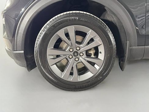 Used 2023 Ford Explorer XLT w/ XLT Sport Appearance Package AWD/4WD image 33