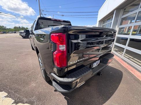 Used 2023 Chevrolet Silverado 1500 High Country w/ Technology Package AWD/4WD image 3