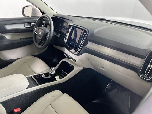 Used 2023 Volvo XC40 B4 Plus w/ Driver Assist Package image 29