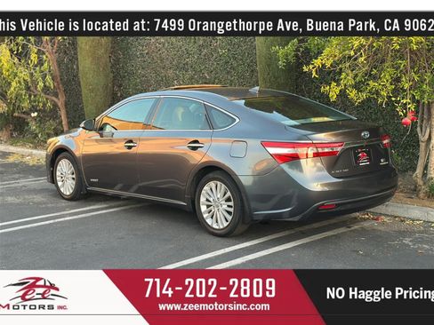 Used 2013 Toyota Avalon Limited w/ Technology Pkg FWD image 9