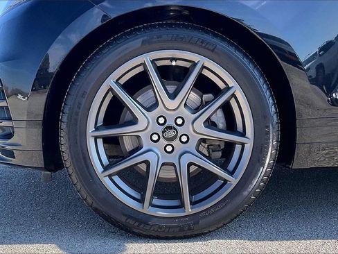 Used 2023 Land Rover Range Rover Velar R-Dynamic S image 35