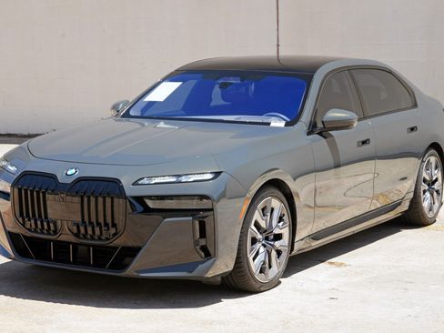 Used 2023 BMW i7 xDrive60 w/ Executive Package 2 AWD/4WD image 66