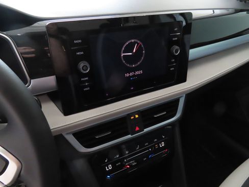 New 2025 Volkswagen Taos SE image 18