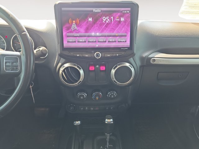 Used 2017 Jeep Wrangler Sahara w/ Connectivity Group AWD/4WD image 11