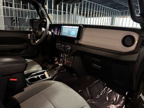 Used 2024 Jeep Wrangler Willys image 18