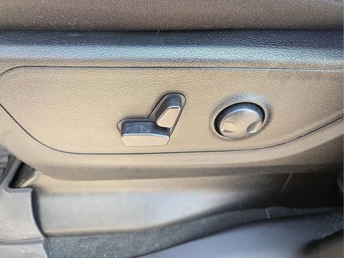 Used 2023 RAM 1500 Big Horn AWD/4WD image 14