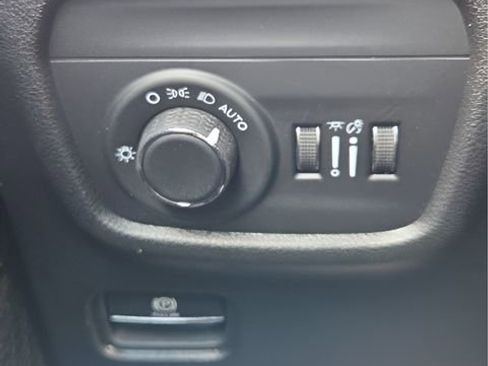 Used 2025 Jeep Grand Cherokee Altitude AWD/4WD image 22