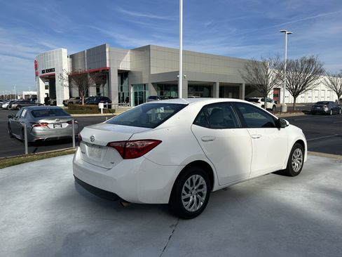 Used 2018 Toyota Corolla LE image 10