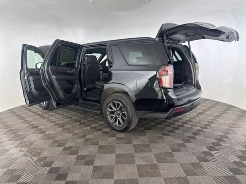 Used 2022 Chevrolet Tahoe Z71 w/ Luxury Package AWD/4WD image 17