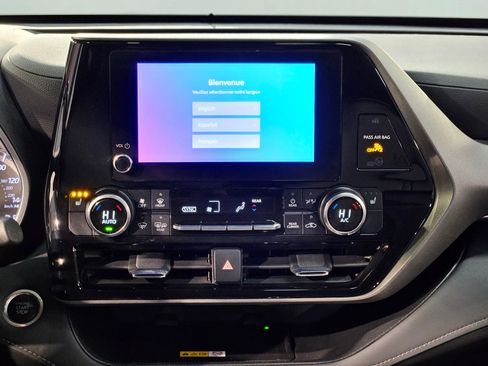 Used 2024 Toyota Highlander XLE image 16