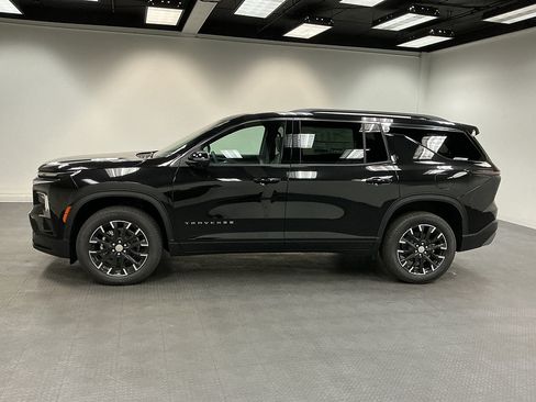 New 2026 Chevrolet Traverse LT w/ Sun and Wheel Package AWD/4WD image 2