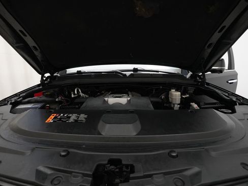 Used 2019 Cadillac Escalade Premium Luxury image 3