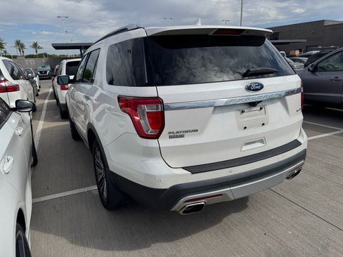 Used 2017 Ford Explorer Platinum AWD/4WD image 3