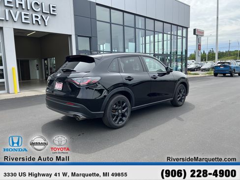 Used 2025 Honda HR-V Sport image 9