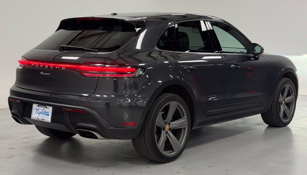 Used 2023 Porsche Macan AWD/4WD image 3