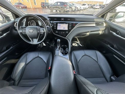 Used 2018 Toyota Camry SE image 20