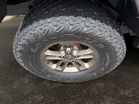 Used 2016 Jeep Wrangler Unlimited Sahara image 35