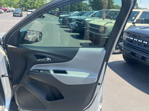Used 2018 Chevrolet Equinox LS AWD/4WD image 30
