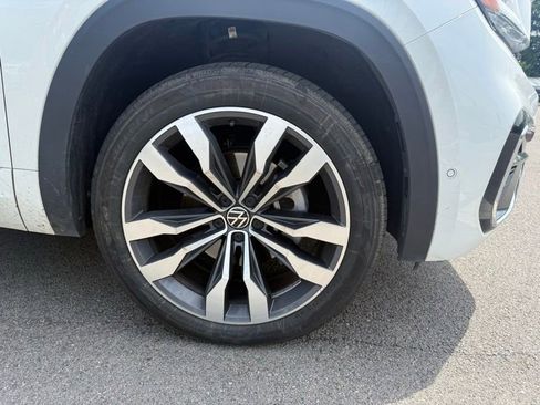 Used 2023 Volkswagen Atlas SEL Premium AWD/4WD image 4