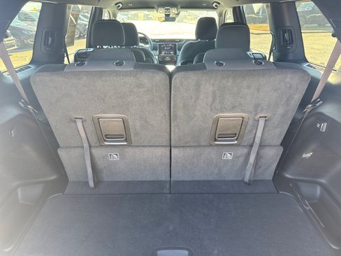 New 2025 Jeep Grand Cherokee L Laredo image 18