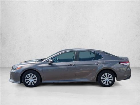 Used 2018 Toyota Camry FWD image 8