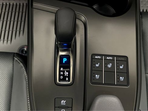 New 2026 Lexus UX 300h AWD image 32
