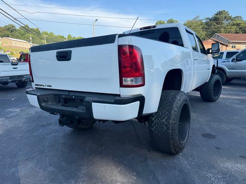 Used 2011 GMC Sierra 2500 Denali w/ Suspension Package, Off-Road AWD/4WD image 13