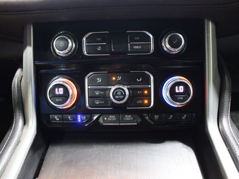 Used 2021 GMC Yukon XL Denali AWD/4WD image 17