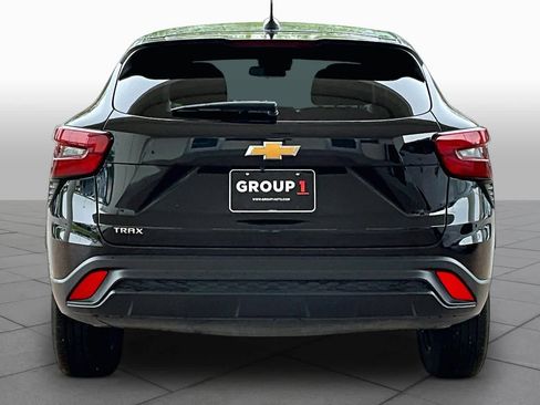Used 2025 Chevrolet Trax LS FWD image 5