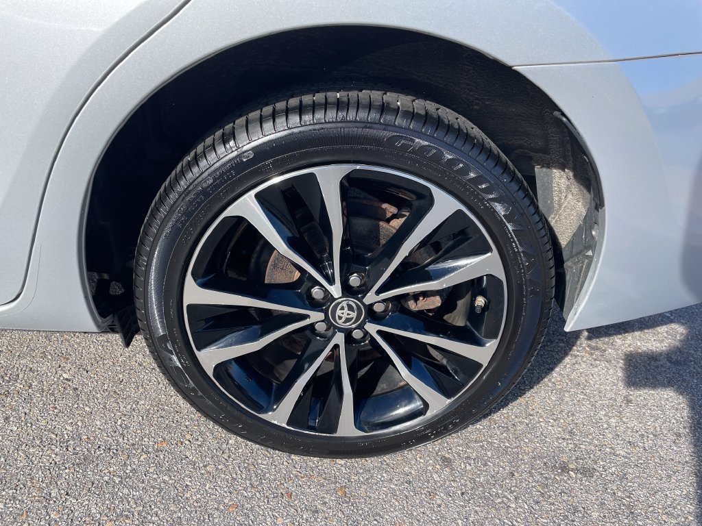 Used 2017 Toyota Corolla SE w/ SE Premium Package FWD image 10