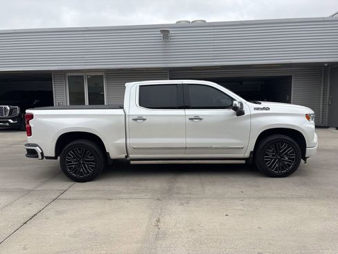 Used 2024 Chevrolet Silverado 1500 High Country w/ Technology Package image 4