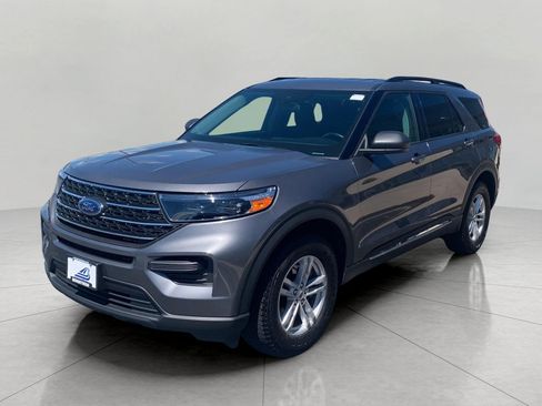 Used 2022 Ford Explorer XLT w/ Class IV Trailer Tow Package AWD/4WD image 4