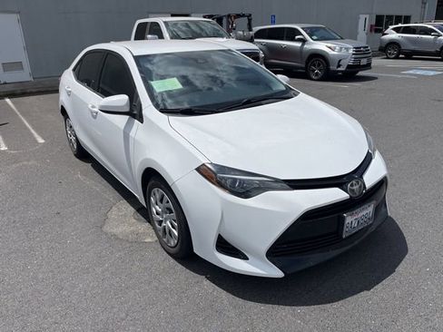 Used 2018 Toyota Corolla LE w/ Carpet Mat Package (TMS) FWD image 3