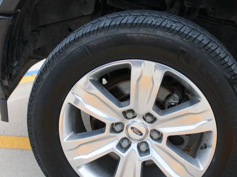 Used 2018 Ford F150 Platinum w/ Equipment Group 701A Luxury AWD/4WD image 9