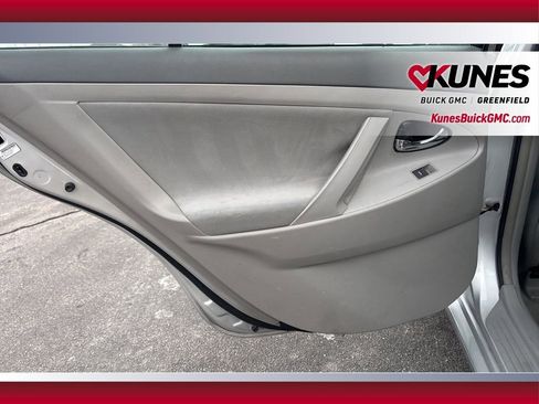 Used 2010 Toyota Camry LE image 28