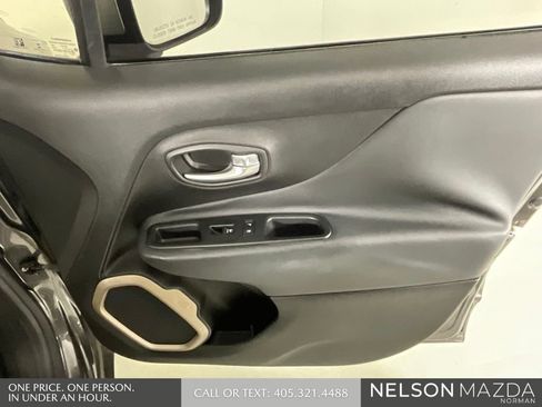 Used 2016 Jeep Renegade Limited FWD image 20