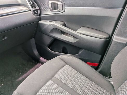 Used 2023 Kia Sorento LX FWD image 13