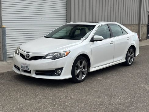Used 2014 Toyota Camry SE FWD image 5