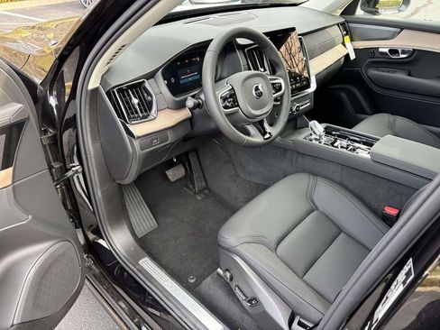 New 2026 Volvo XC90 B6 Plus w/ Protection Package Premier image 24