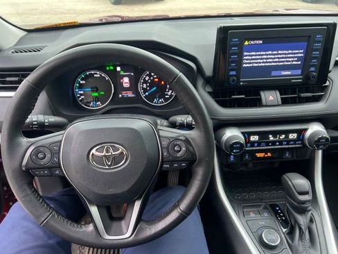 Used 2021 Toyota RAV4 XLE w/ Convenience Package AWD/4WD image 18