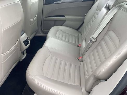 Used 2017 Ford Fusion SE w/ Fusion SE Technology Package FWD image 12