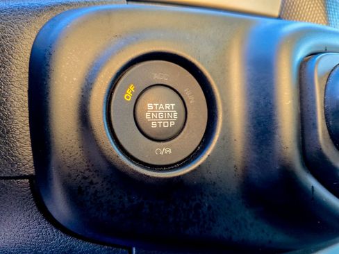 Used 2023 Jeep Gladiator Willys image 27