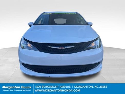 Used 2023 Chrysler Voyager LX FWD image 2