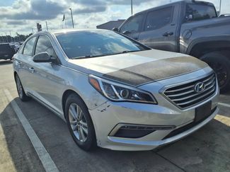 Used 2015 Hyundai Sonata SE FWD video 1