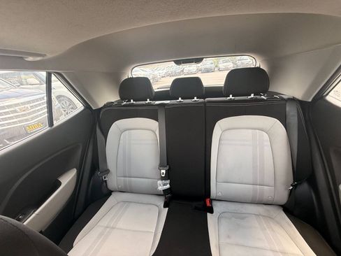 Used 2025 Hyundai Venue SEL FWD image 53