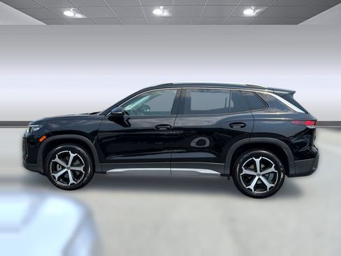 Used 2025 Volkswagen Tiguan SE AWD/4WD image 2